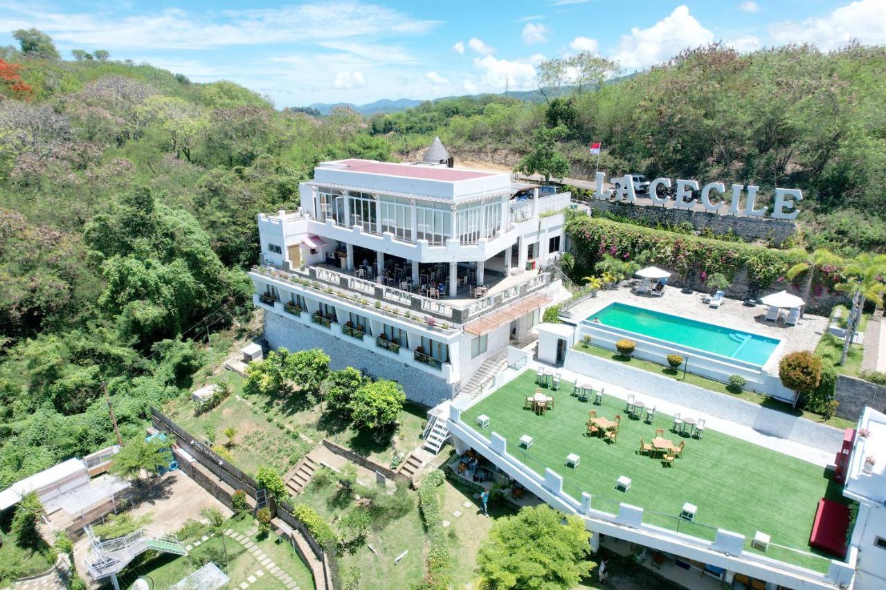 La Cecile Hotel & Cafe Komodo 라부안 바조 외부 사진
